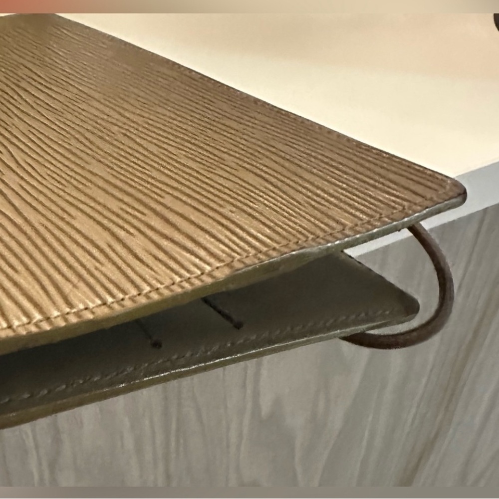 Louis Vuitton EPI Wallet - Picture 8 of 9